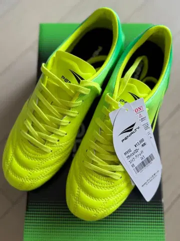[ 연휴 한정 가격 ] 새상품 미사용! 페널티 축구 스파이크 24.5cm