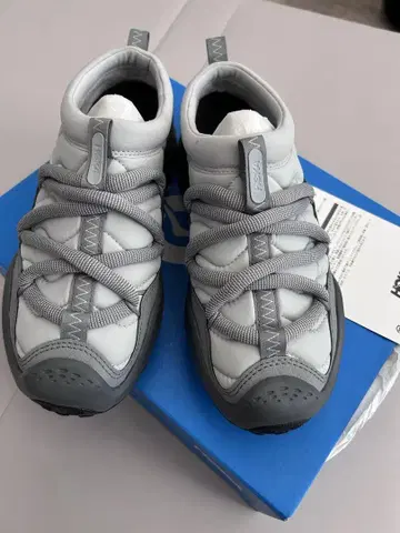 [HOKA] 미사용 새상품 호카 ORA PRIMO US 7.5