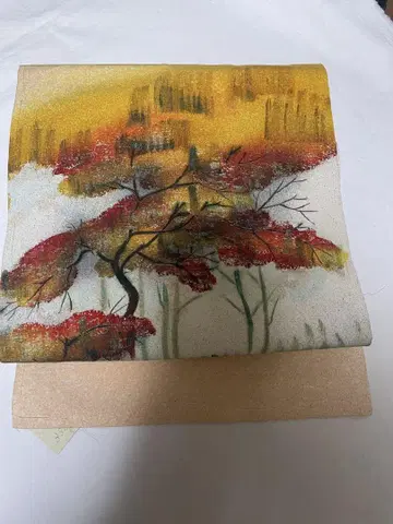 손으로 그린 나고야 오비 단풍 패턴