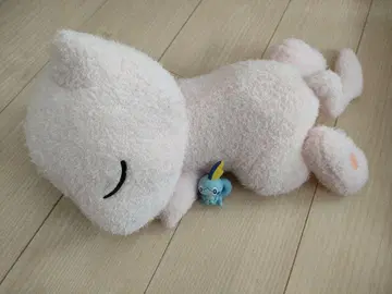 포켓몬 뮤 봉제 인형과 피규어