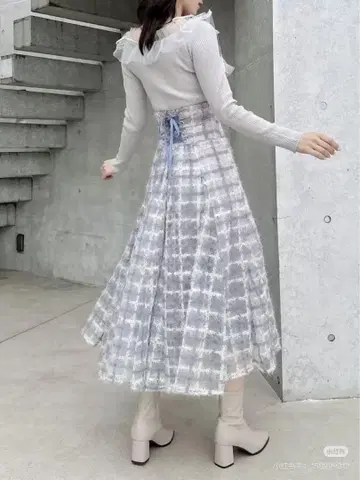 dazzlin 코르셋 볼륨 플레어 스커트
