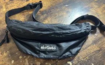 WILD THINGS x BEAMS / 별주 립스탑 바디 백