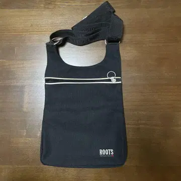 ROOTS 블랙 숄더백