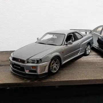 스카이라인 GT-R 1/18 R34 skyline AUTOart