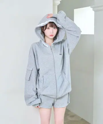 로제 뮤즈 Satin ribbon point cargo zip set
