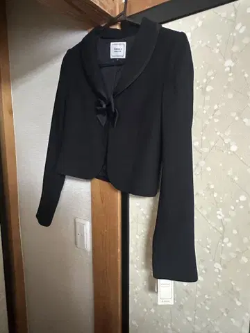 리본 포함 블랙 숏 자켓