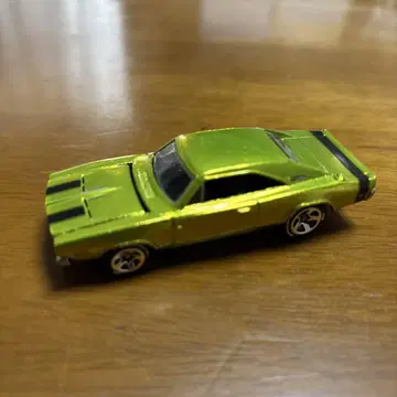 Hot Wheels 메탈릭 그린 미니카