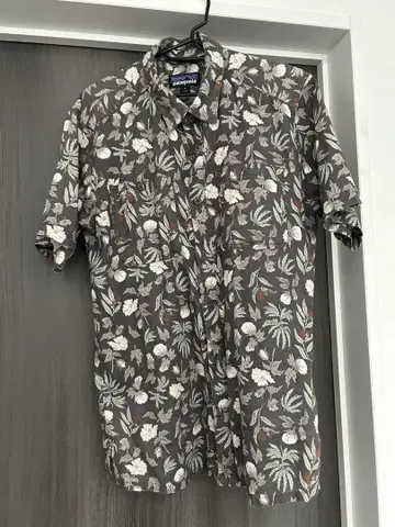 파타고니아 하와이 호놀룰루 보태니컬 무늬 셔츠 반팔