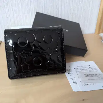 새상품급 MARY QUANT 마리콴트 에나멜 접이식 지갑 박스 포함