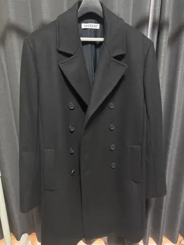 BIKKEMBERGS 블랙 더블 브레스트 코트