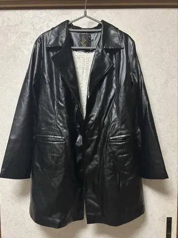 합성 피혁 롱 코트 블랙