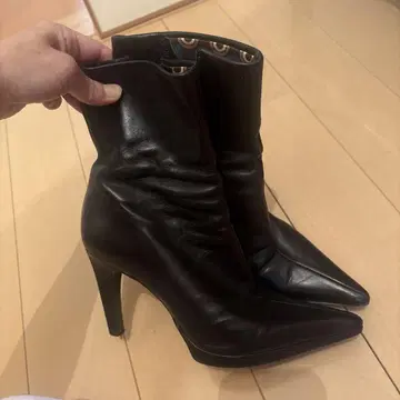 다이애나 가죽 스틸레토 힐 부츠 22.5cm