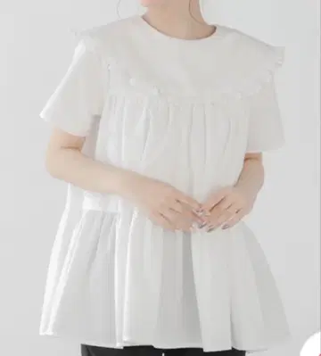 Fi more (핏모어) 라운드 프릴 옷깃 티어드 블라우스