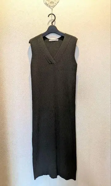 theory luxe 슬리브리스 니트 원피스