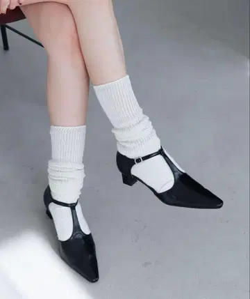 T 스트랩 4cm 힐 펌프스 IY5643