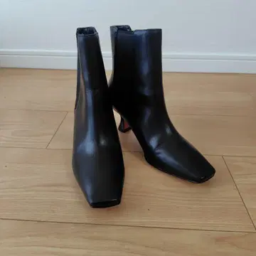 블랙 앵클부츠 22