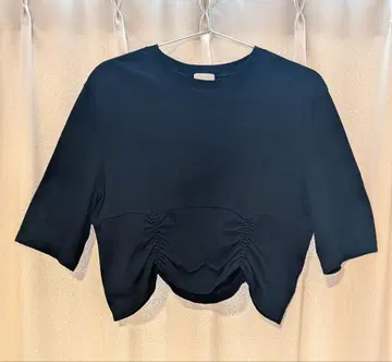 MEER. HEM SHIRRING TEE 블랙