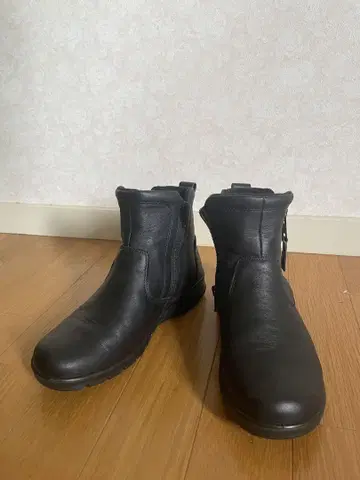 ecco 블랙 가죽 숏부츠 36