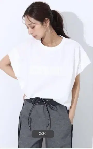 SCOTCLUB 프론트 턱 엠보싱 로고 TEE