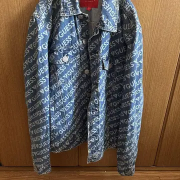 GUESS 로고 프린트 데님 자켓