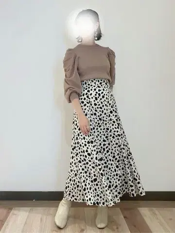 앙데팡당 애니멀 도트 밑단 플레어 스커트