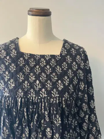 maison de soil 코튼 프린트 퀼팅 블라우스