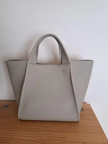 투모로우랜드 토트백