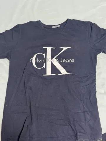 Calvin Klein Jeans 네이비 T셔츠
