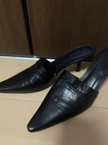 by FAR 블랙 가죽 펌프스
