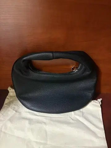 AETA ONE SHOULDER M 블랙 가죽 핸드백 당일 발송