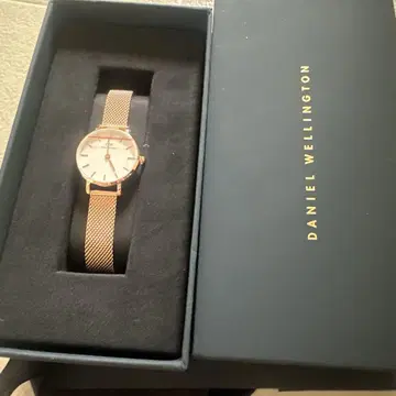 Daniel Wellington 핑크 골드 시계 24mm
