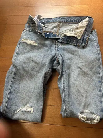 Levi's 데미지 가공 데님 팬츠