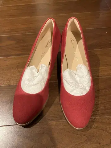 빨간색 스웨이드 펌프스 힐 약 7cm