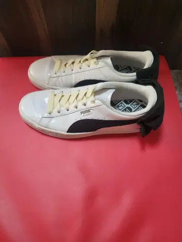 Puma 화이트 블랙 리본 스니커즈