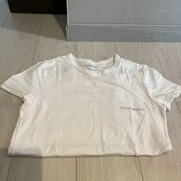 EMPORIO ARMANI 화이트 반팔 T셔츠