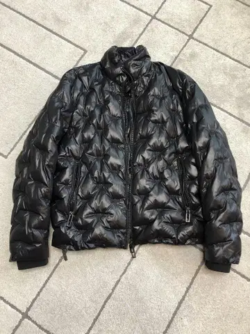 EMPORIO ARMANI 블랙 다운 자켓