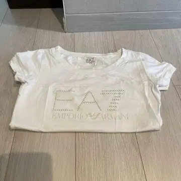 EMPORIO ARMANI 화이트 T셔츠