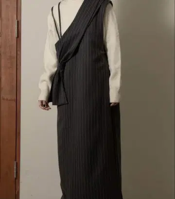 [ 새상품급 ] lawgy design shoulder stripe op