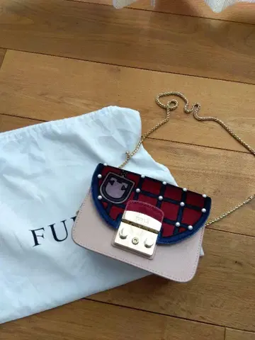 FURLA 펄 장식 체인 숄더백
