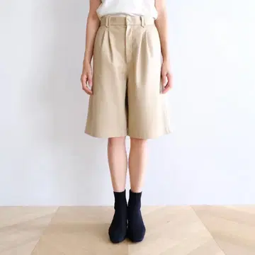 시루무린 Soft Stretch ECO 가죽 2 tuck 하프 팬츠 S