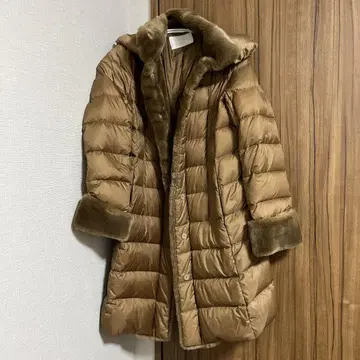 브라운 후드 부착 다운 자켓