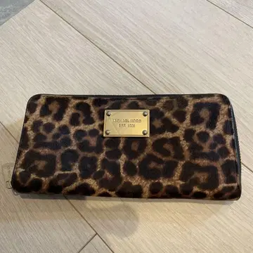 MICHAEL KORS 레오파드 무늬 장지갑