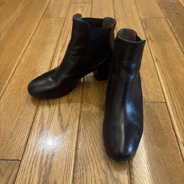 블랙 가죽 앵클부츠 중간 힐