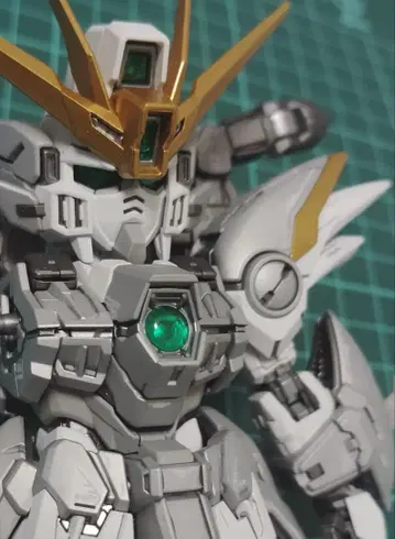 MGSD 윙건담 제로 EW (스노우 화이트) 제작 중