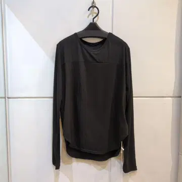 CHIGNON 블랙 긴팔 상의