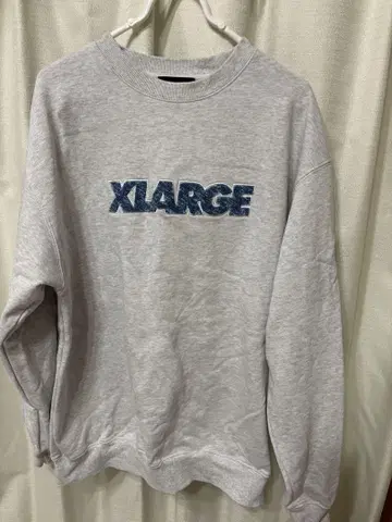 XLARGE 그레이 로고 자수 맨투맨