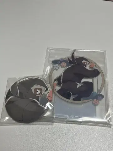 닌자 캐릭터 아크릴 스탠드와 배지 세트