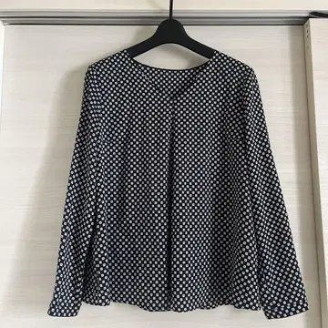 untitled 언타이틀 박스 패턴 v넥 블라우스