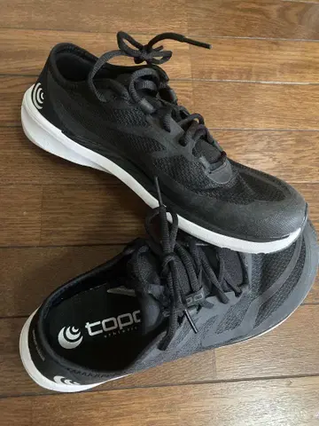 미사용 새상품 topo 러닝화 블랙 24cm