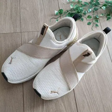 PUMA SOFTRIDE 화이트/베이지 슬립온 24.5